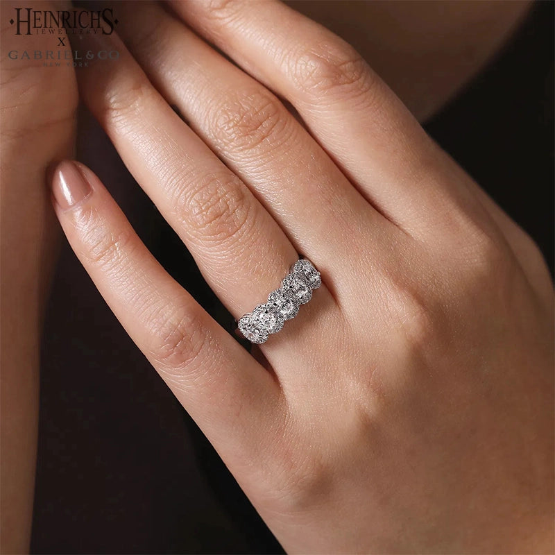 0.95ctw Lab Grown Oval Diamond Pavé Halo Ring 6.7mm